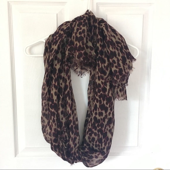 **SOLD ELSEWHERE: Fashion scarf - Picture 2 of 5